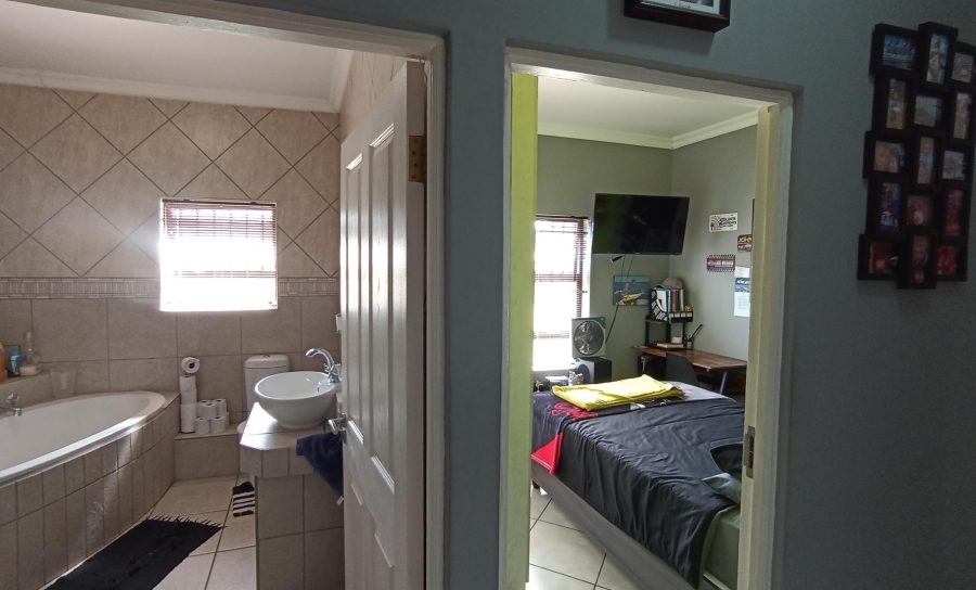 3 Bedroom Property for Sale in Vredenburg Western Cape